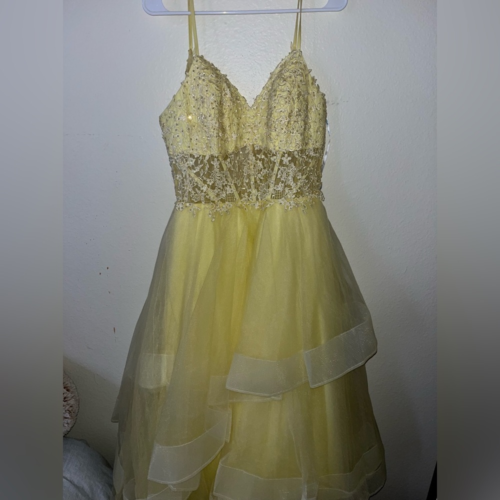 Yellow dress, long and with long things